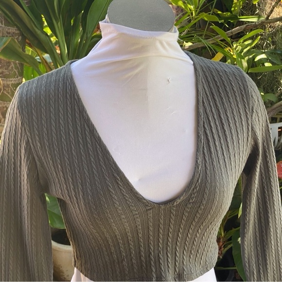 Bnwot like an olive green blouse - Picture 7 of 9